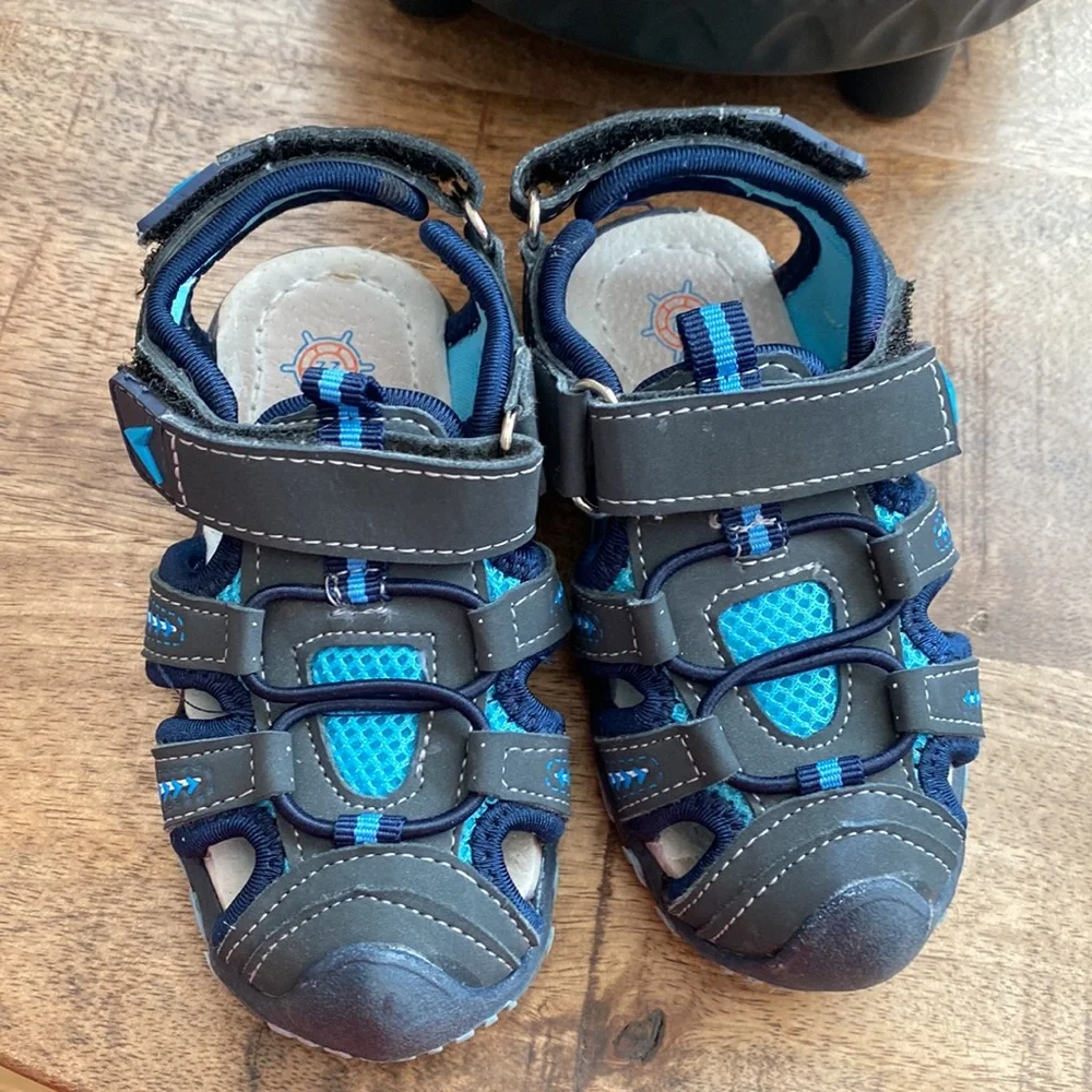 🌊Apakowa Water Shoes - Size 6